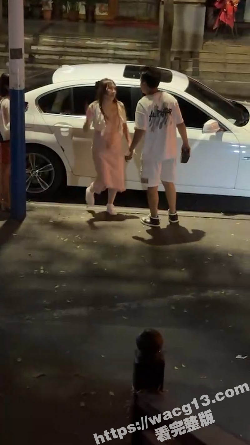 深夜街头惊现情侣打架相关图片