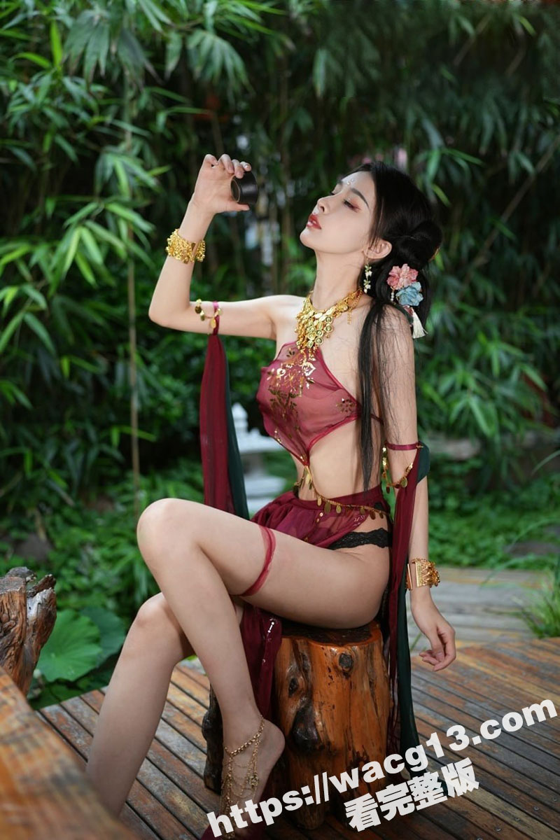B站余多多cos妖妃妲己 尤物般的极品女神古风诱惑力也是杠杠的 这逆天的高颜值大长腿妥妥的人肉炮架