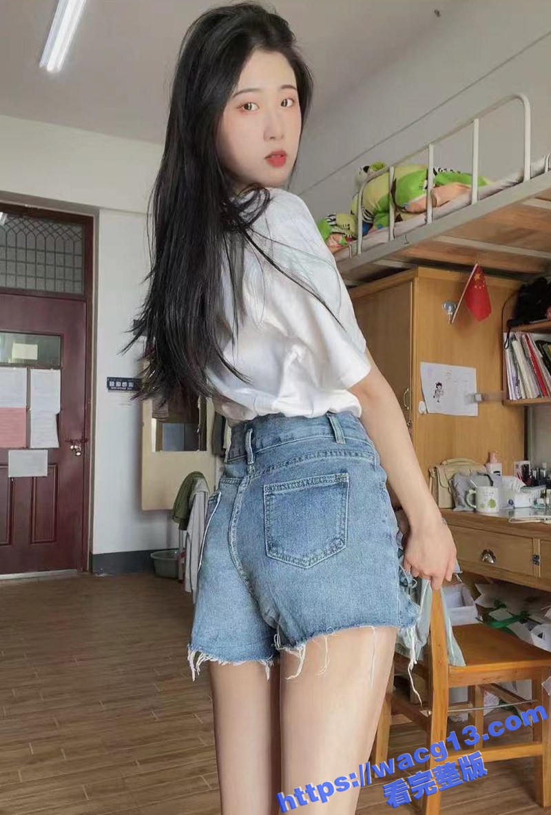 投稿约炮苗条美女学生相关图片
