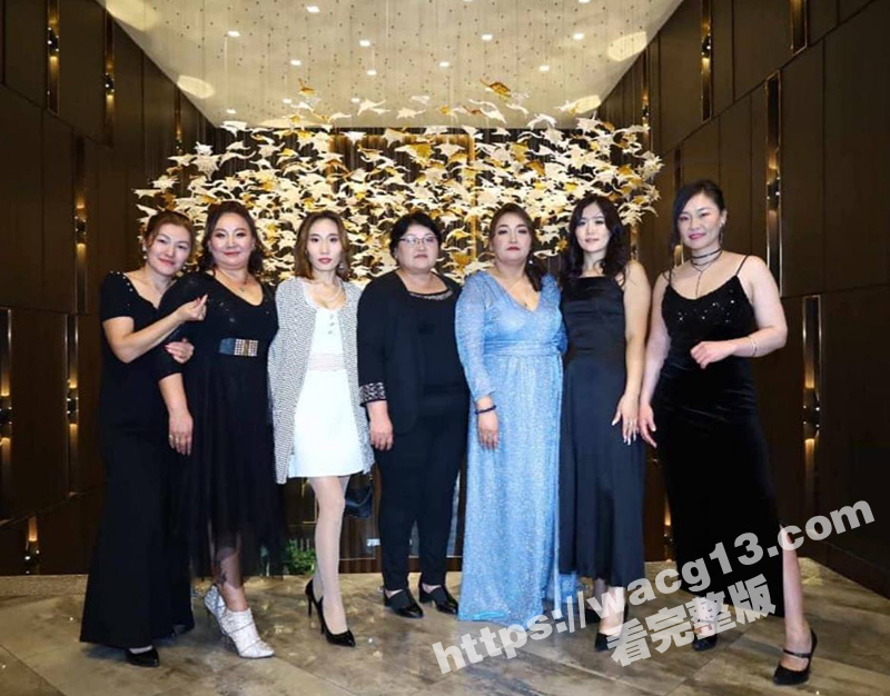 鄂尔多斯锦胜能源集团有限公司会计主管莫姐与员工私底下3p事件遭曝光 肉感十足的人妻怎么操都不够