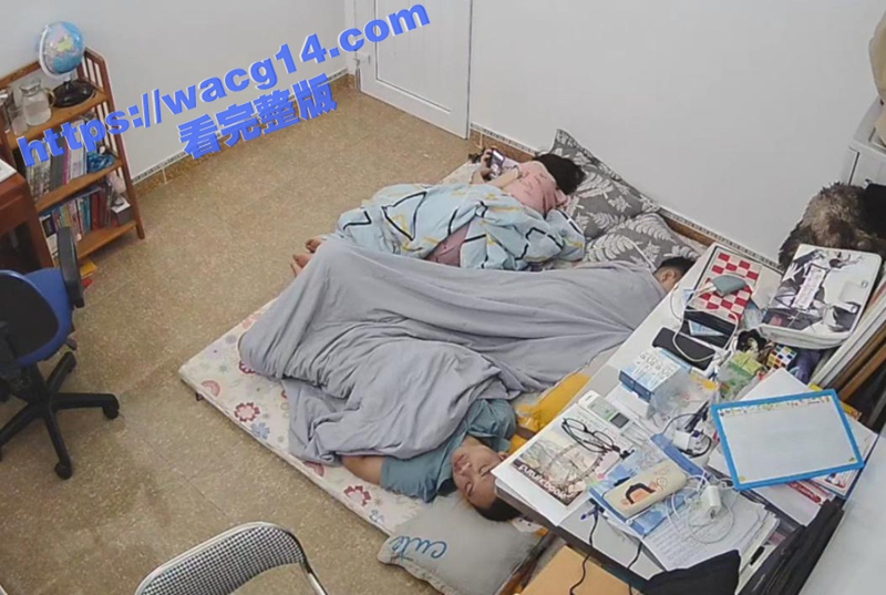 家庭摄像头偷拍良家夫妻 正午休息时老公兽性大发 3分钟草草了事 妻子甚至还没反应过来！