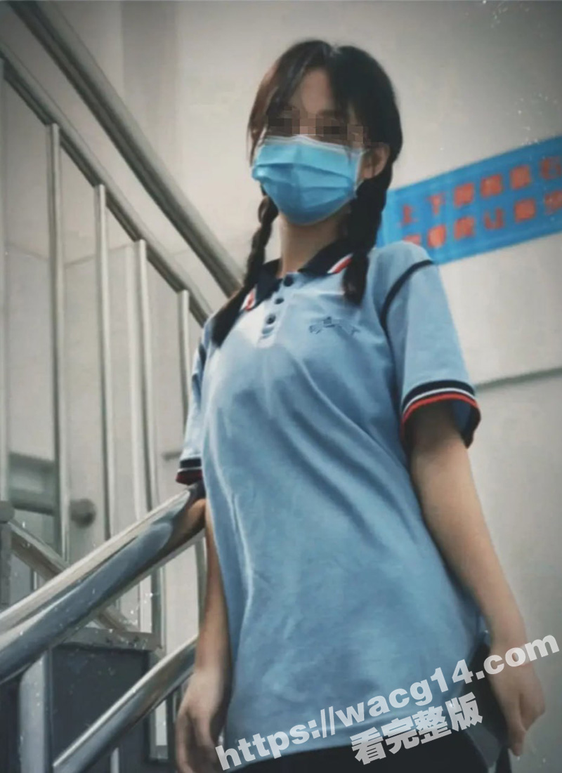 反差大学校花泉城情侣 青春乖乖女迎战两男搞3p主动脱掉裤子撅起屁股求后入 清纯校花私生活及其淫乱