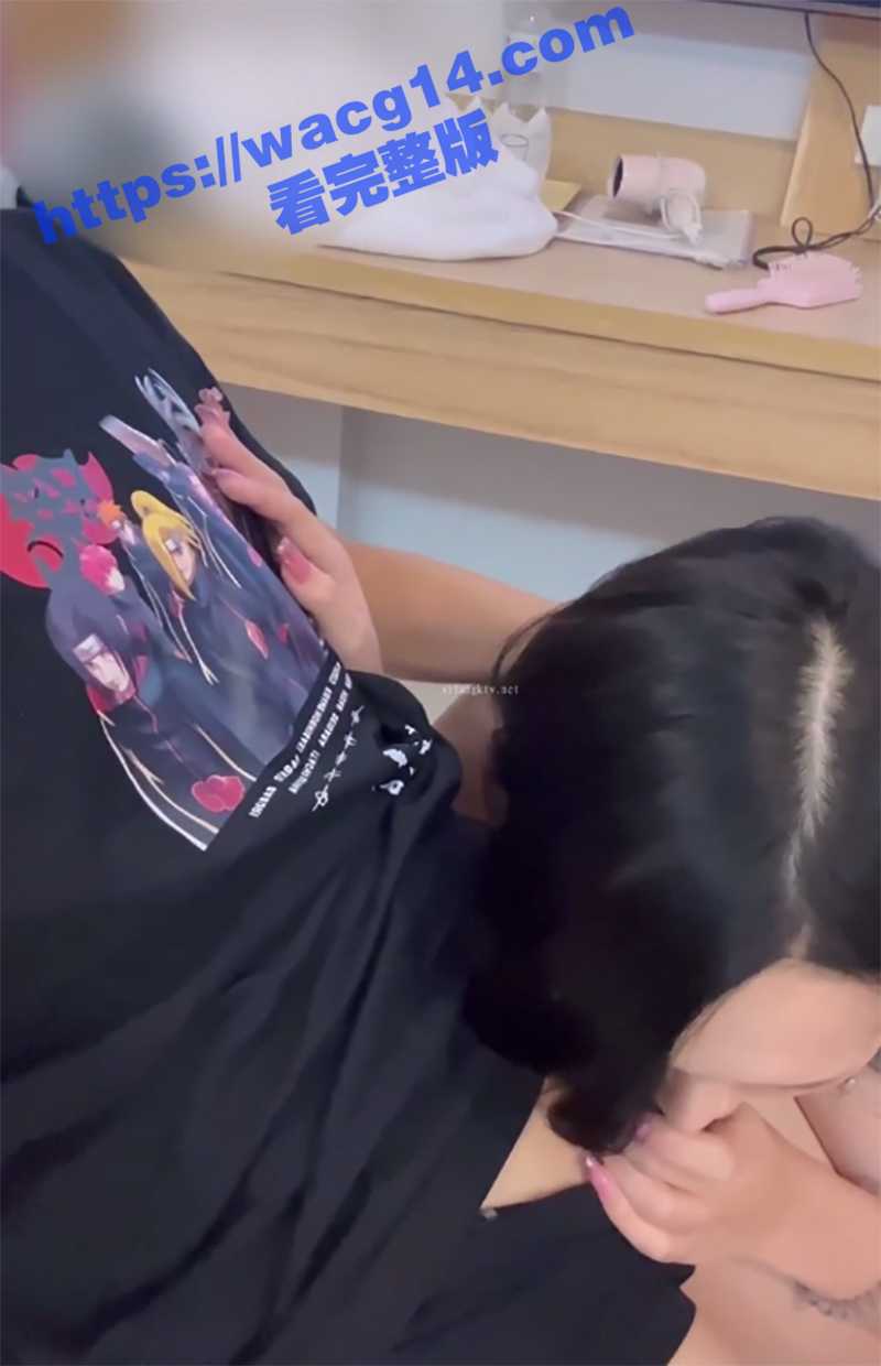 高颜值极品反差婊妹子 粉嫩的骚逼和诱人的大奶让人想入非非 大奶乳交深喉 被后入爆操呻吟声无比淫荡！