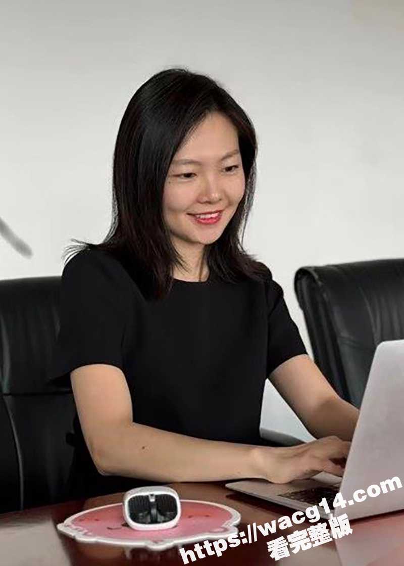 山东航空传媒白领少妇王萱背夫偷情！趁丈夫不在家换装情趣黑丝大长腿与男同事疯狂后入爆操淫叫声震天！