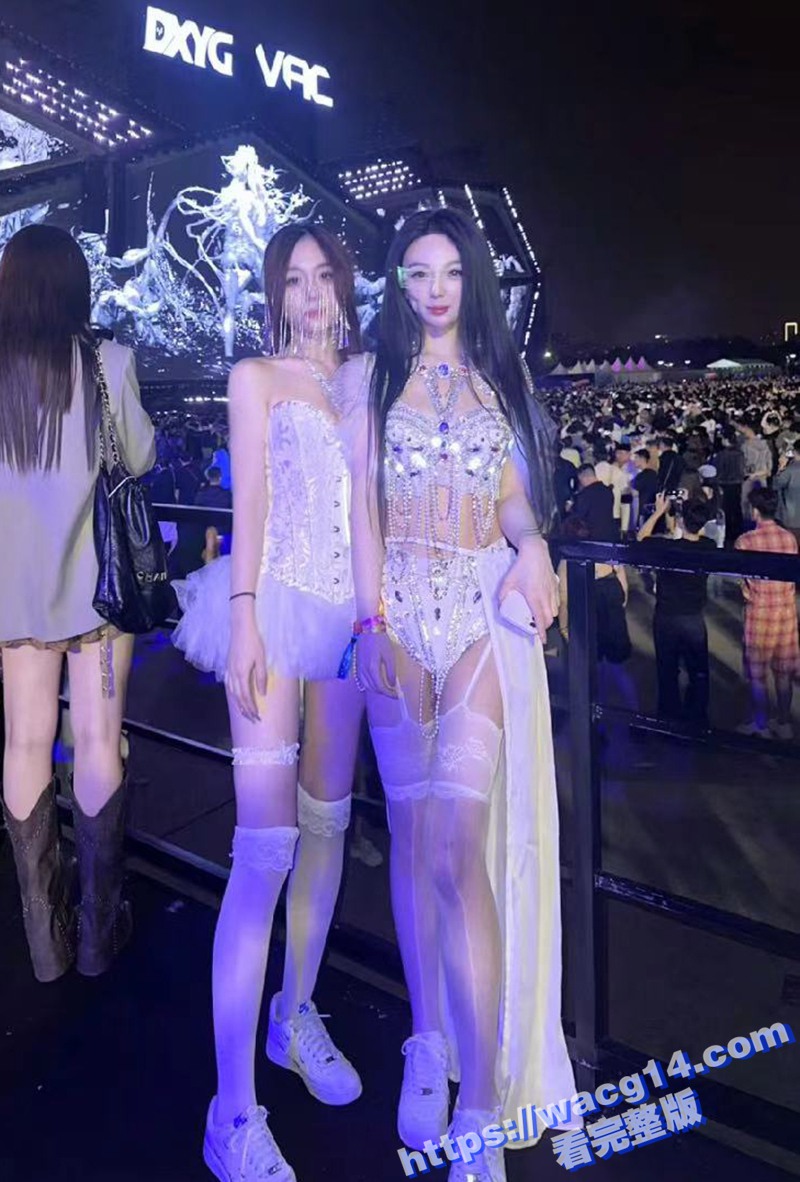 推特百合博主性感睡衣相关图片