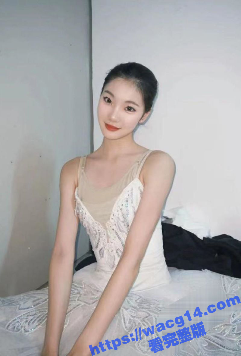 北京市海韵艺术学校英奥校区芭蕾舞艺术生 胡妍慈 一字马女神 高难度搭肩劈叉啪啪！