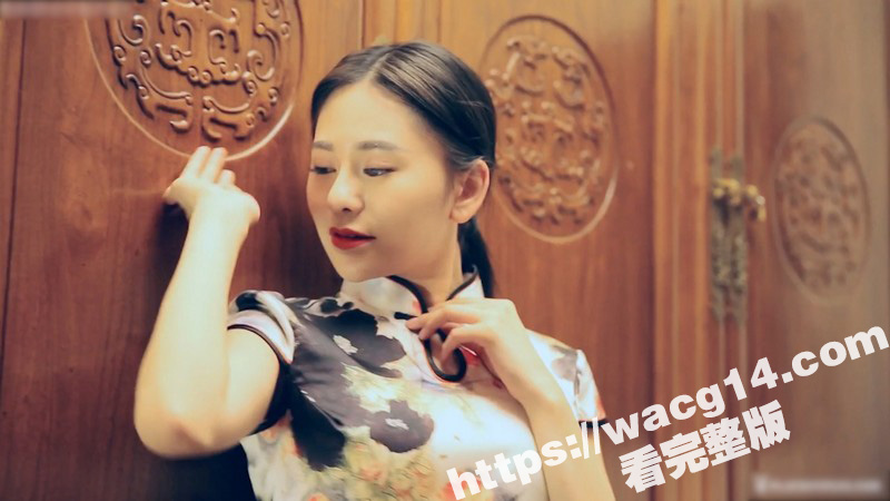 清艳如花 沉静而魅惑 少妇古风旗袍全裸诱惑私拍 将女子身体曲线完美展现 不输任何女星 ！
