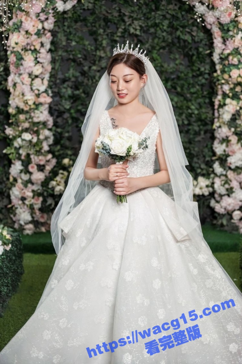 江苏苏州高颜值性瘾少妇刘安琪 老公能力差婚后的生活充满失望只能找炮友发泄 被内射逼里带着精液就直接回家！