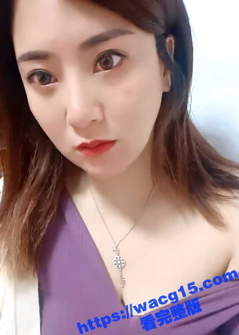 国际航班空姐泄密！近距离特写镜头深喉诱惑！极品大胸美女淫荡自慰起来骚得不行！强烈推荐！！