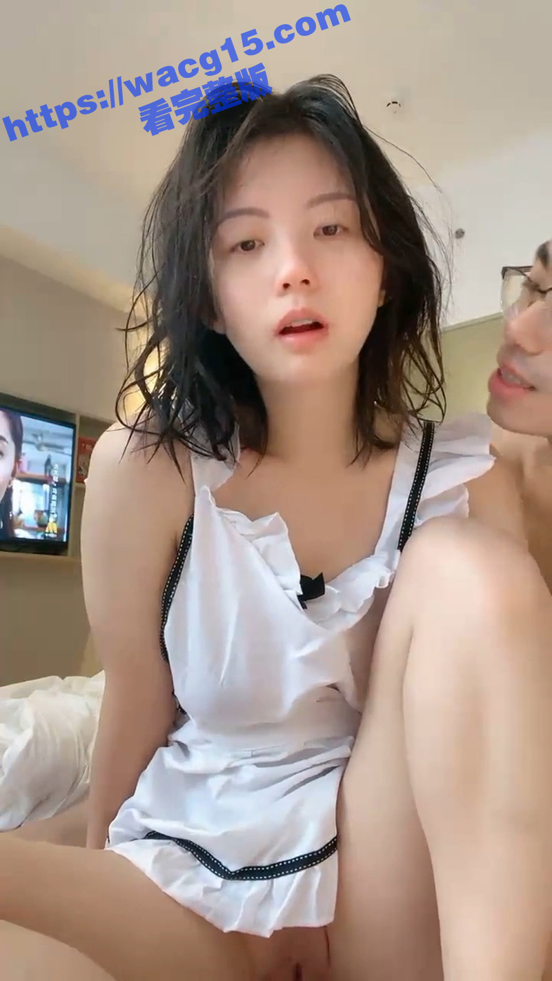 约炮性感少妇还惹哭了 这委屈的小表情 实在让人心疼 赶紧用大鸡巴安慰一下吧