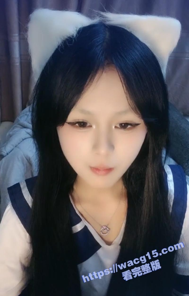 极品高颜值嫩妹小易下海直播大秀！清纯脸蛋校服猫耳 白丝嫩穴骑乘狂操 尺度之大前所未有！