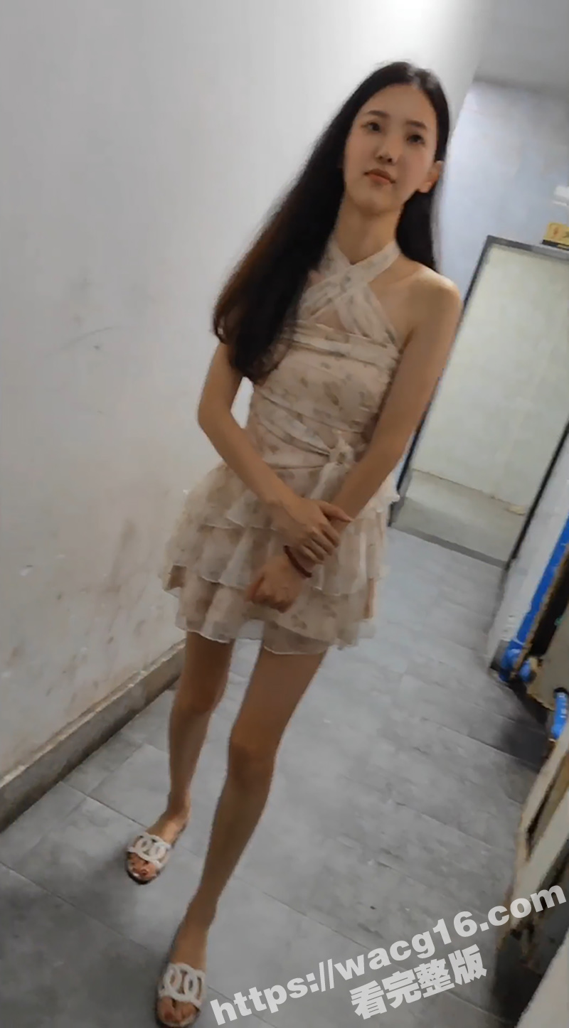 学校女厕抄底偷拍 高相关图片