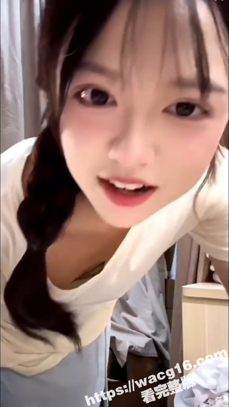 抖音快手主播闪现露点 多位性感高颜值女神 直播时露出春光 很怀疑她们就是故意的