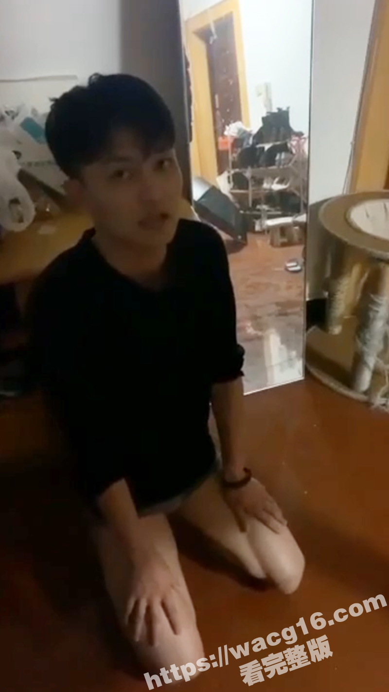精神小伙睡兄弟女友 妹子逼毛真旺盛 看着性欲就很强 结果被兄弟们捉奸在床 这下可惨喽