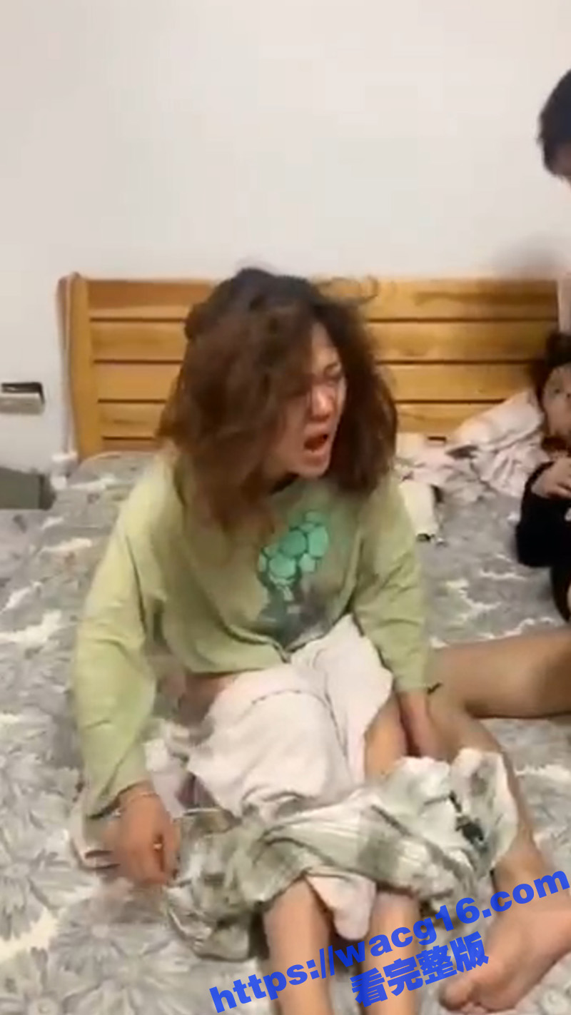 精神小伙睡兄弟女友 相关图片