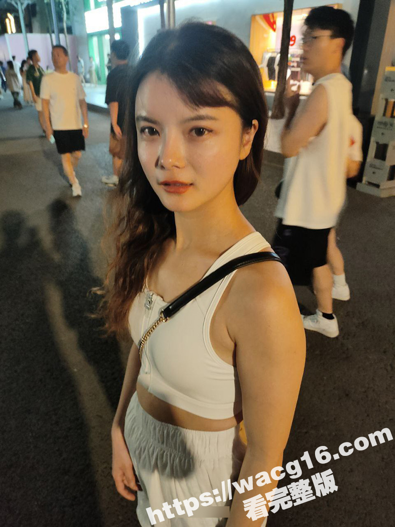 绿帽男带淫妻约单男 相关图片