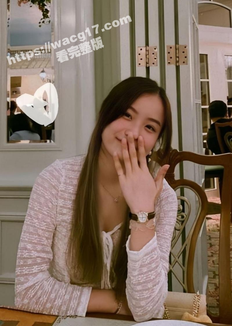 母子乱伦大神 妈妈的丰乳肥臀 带着骚妈穿开裆瑜伽裤露出 欲火焚身控制不住车震狂操！