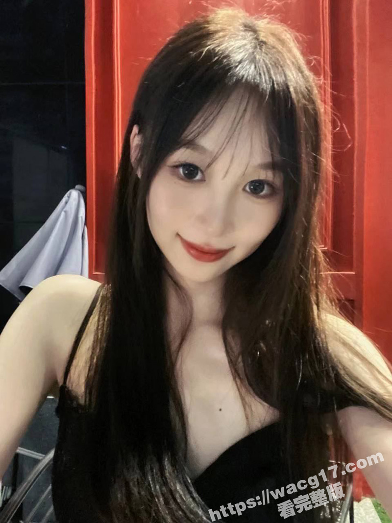 高颜值女大学生多面诱惑 极致手法口技足交服务一流 金主们争先恐后砸钱为之倾倒！