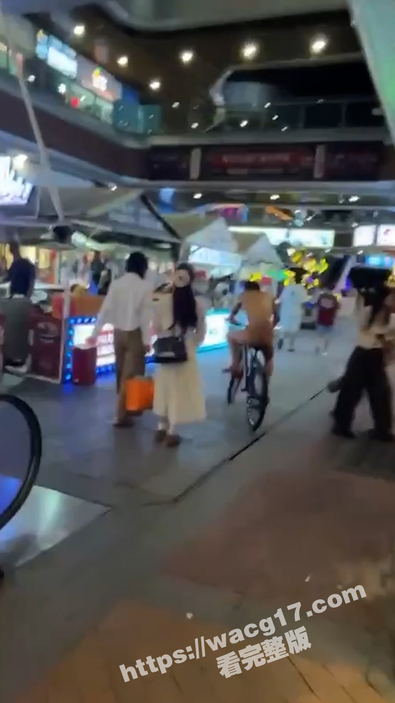 繁华商圈裸骑乱象再升相关图片