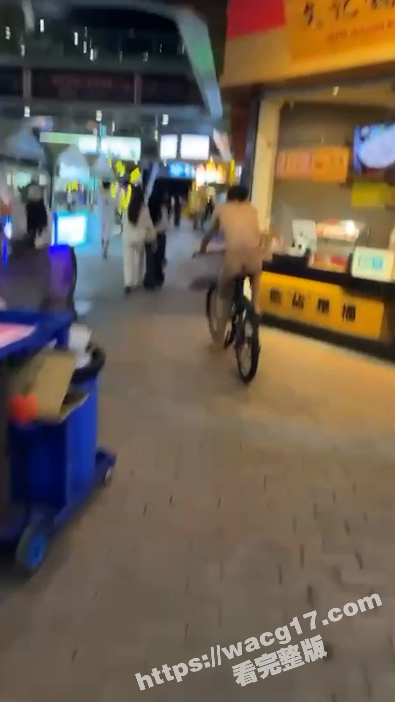 繁华商圈裸骑乱象再升相关图片