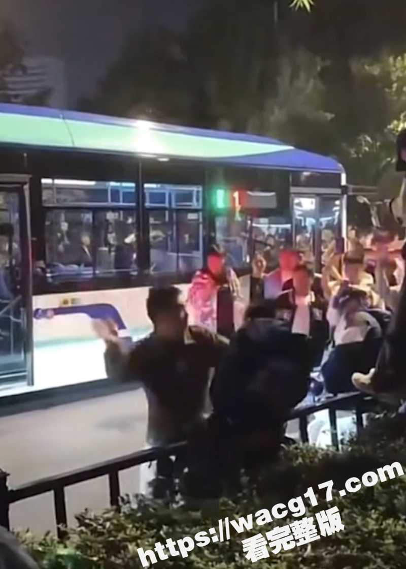 济南解放阁深夜惊现刺相关图片