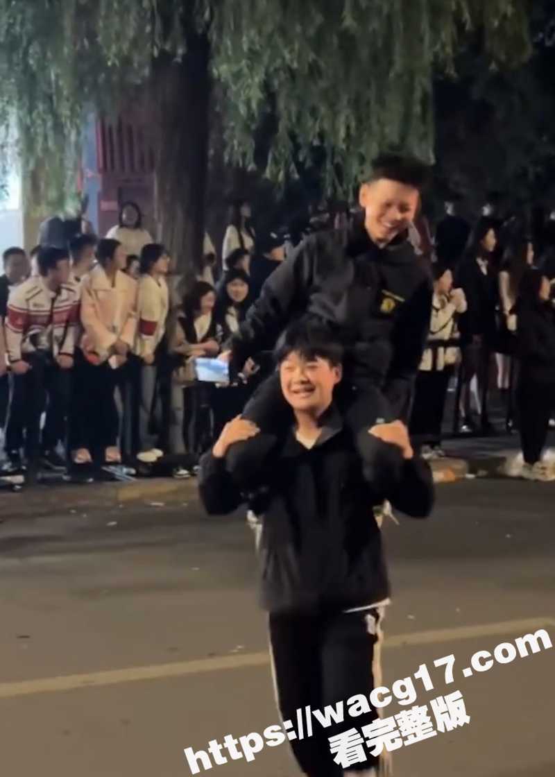 济南解放阁深夜惊现刺相关图片