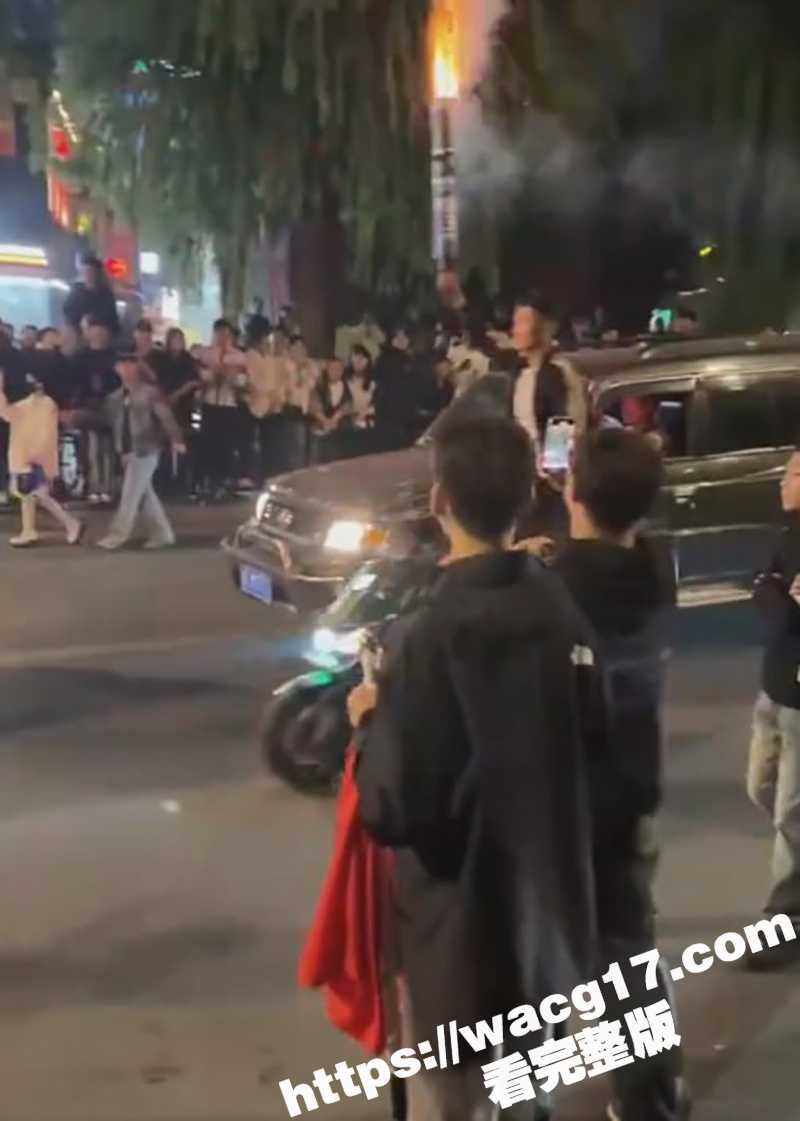 济南解放阁深夜惊现刺相关图片
