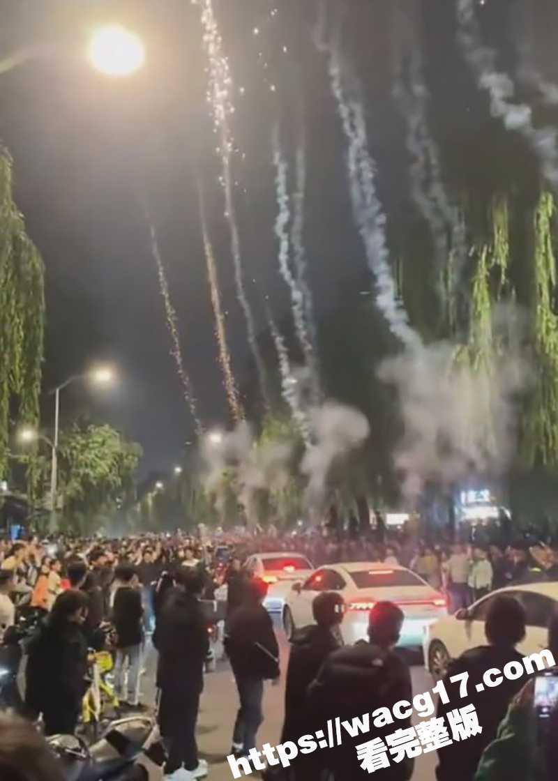 济南解放阁深夜惊现刺相关图片