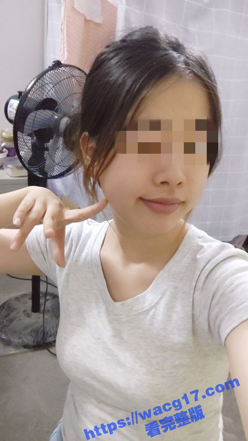 刚毕业巨乳翘臀小女友相关图片