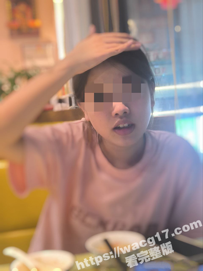 刚毕业巨乳翘臀小女友身材辣惹火撩人！出租屋内被男友操得浪叫连连高潮不断！