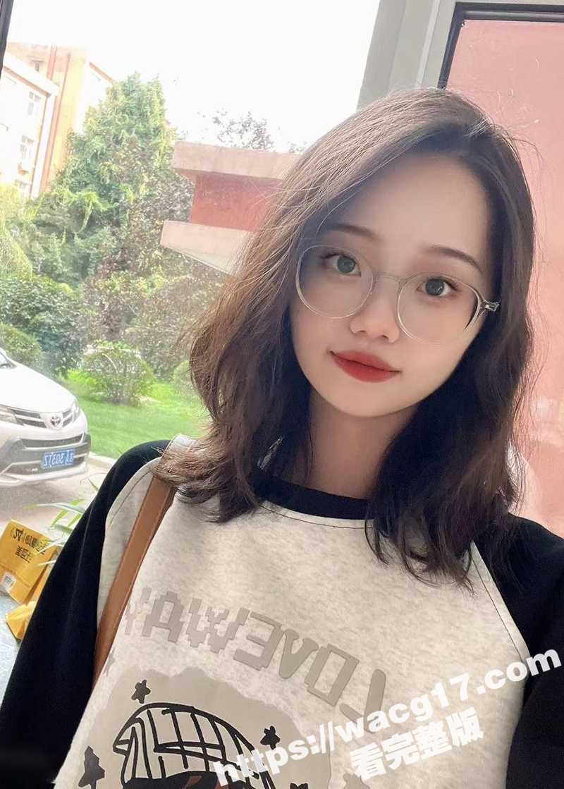 极品眼镜娘清纯萝莉外相关图片