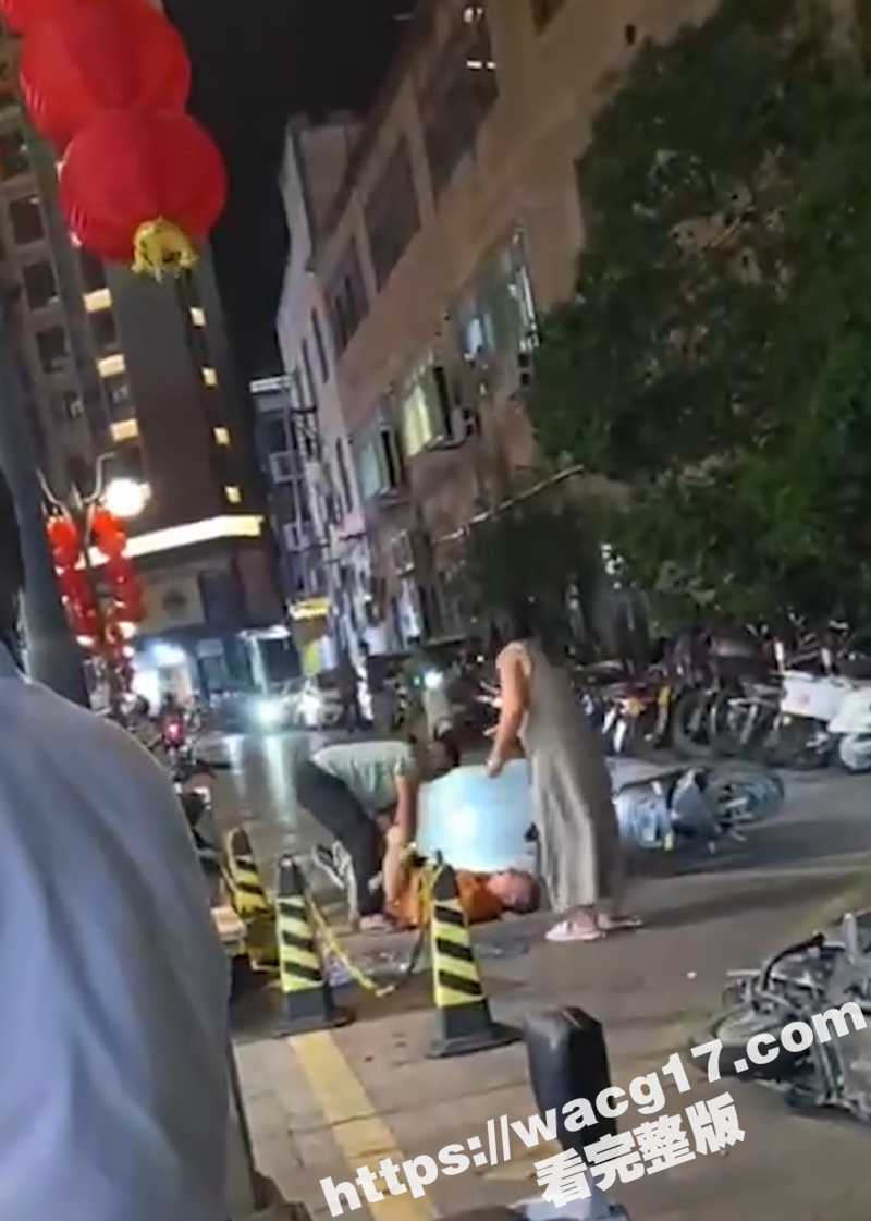 惊险刺激的原配暴打男相关图片