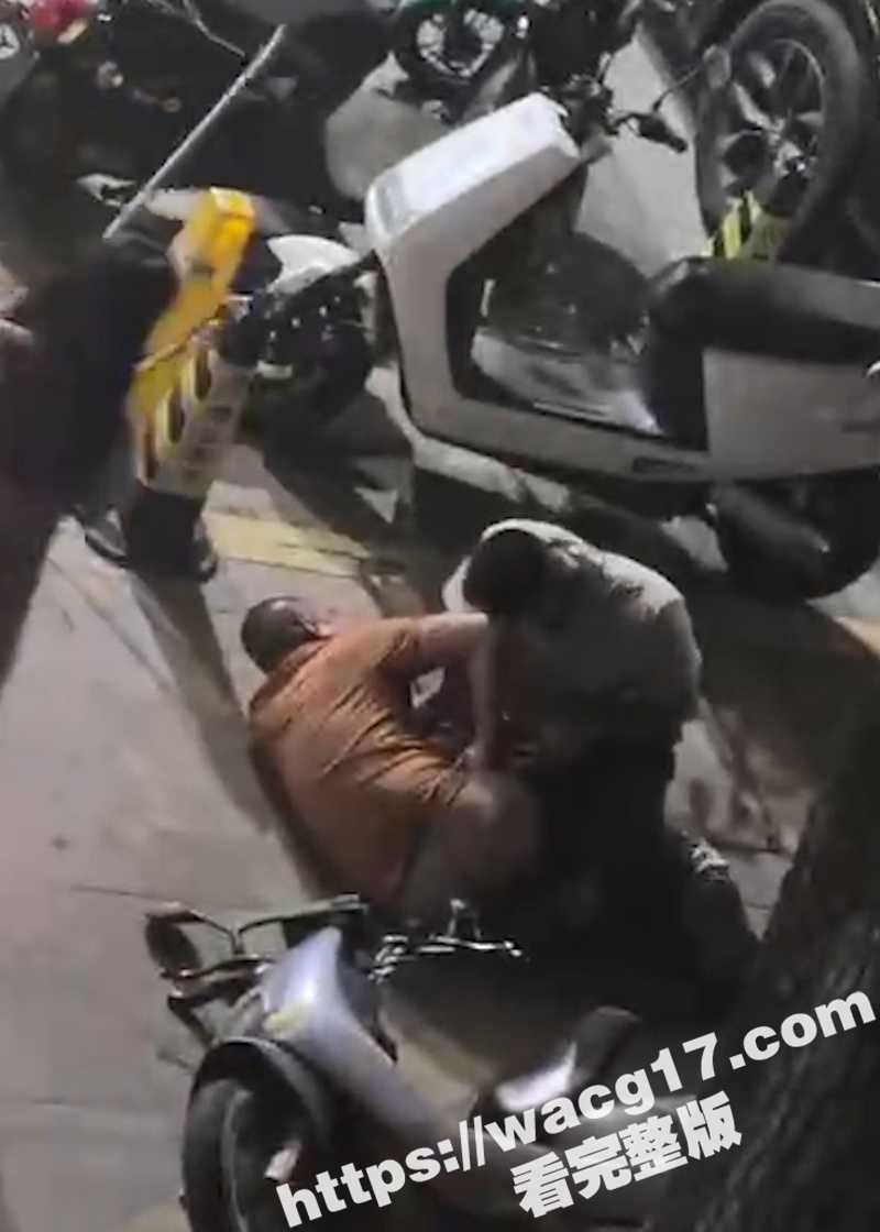 惊险刺激的原配暴打男相关图片