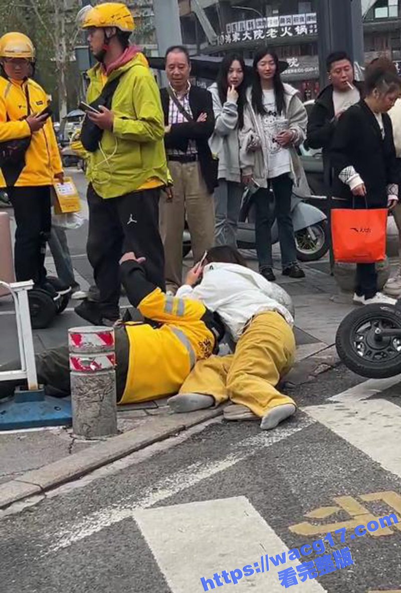 重庆大学城 老女人醉相关图片