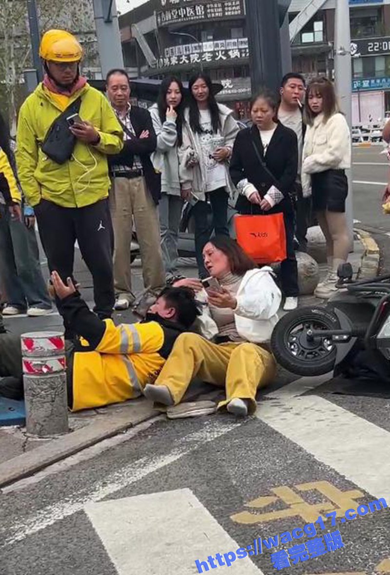 重庆大学城 老女人醉相关图片