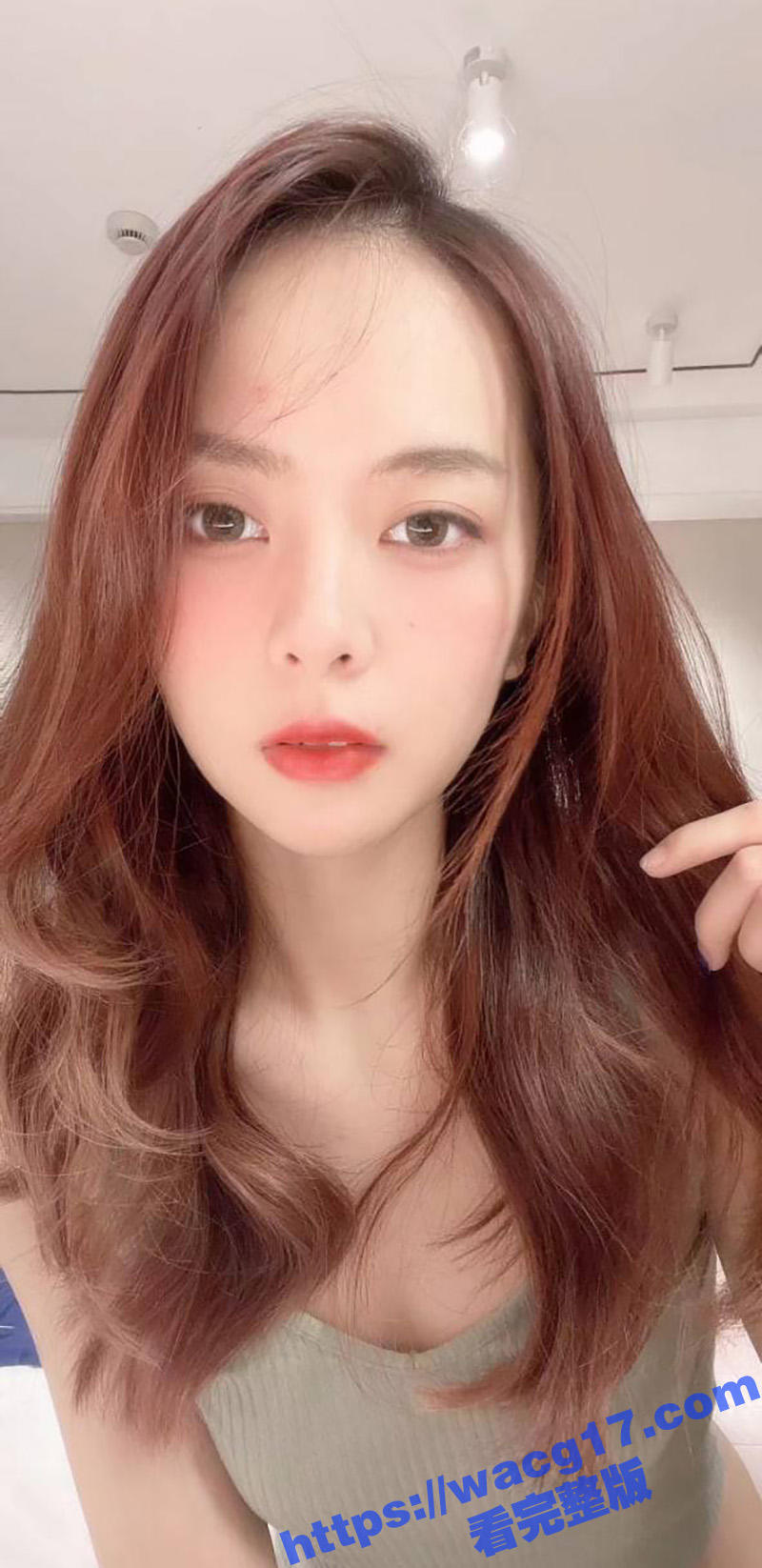 抖音约炮珠宝店女销售 高颜值美乳少妇 背着老公出来吃鸡 还主动上位骑乘 叫声特别酥软！