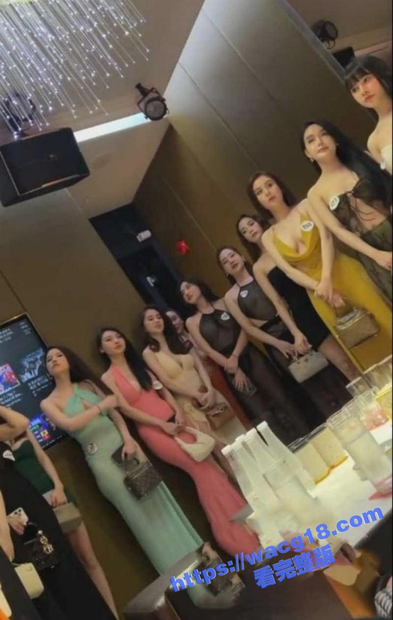 土豪们的KTV性爱淫趴！超多神仙颜值坐台美女全裸艳舞 场面淫乱程度堪比日本AV！