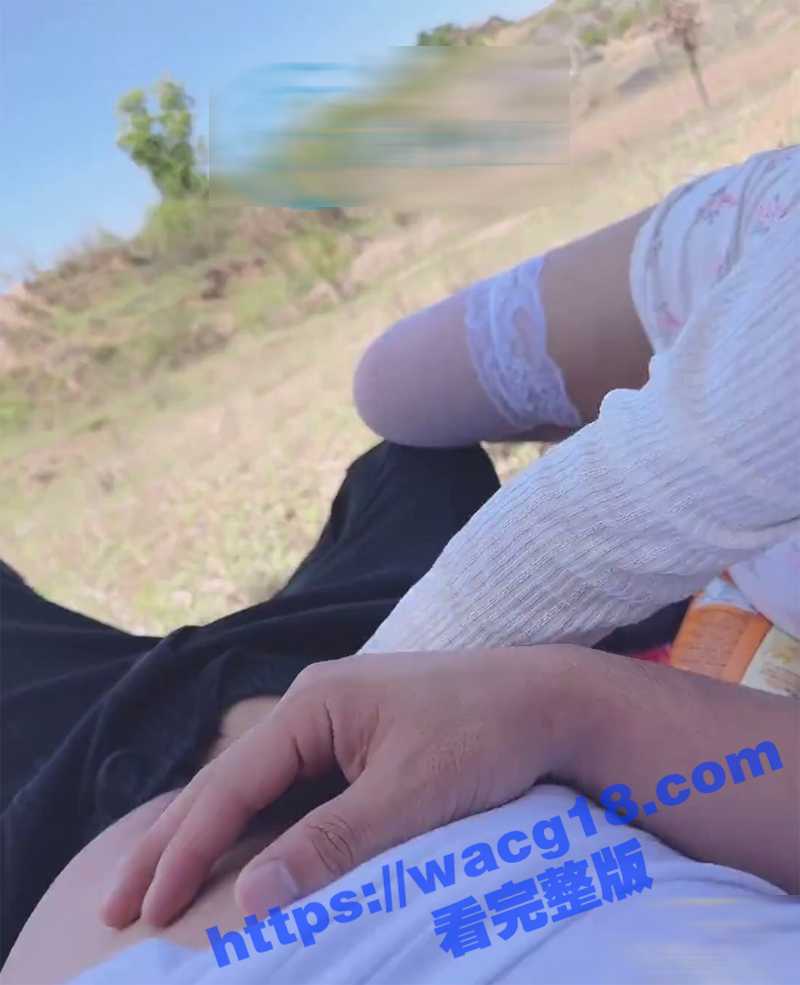海角兄妹乱伦怀孕在身的骚妹妹让我给她解痒 小骚货的性欲无比旺盛！看来户外野炊是妹妹的谎言啊！