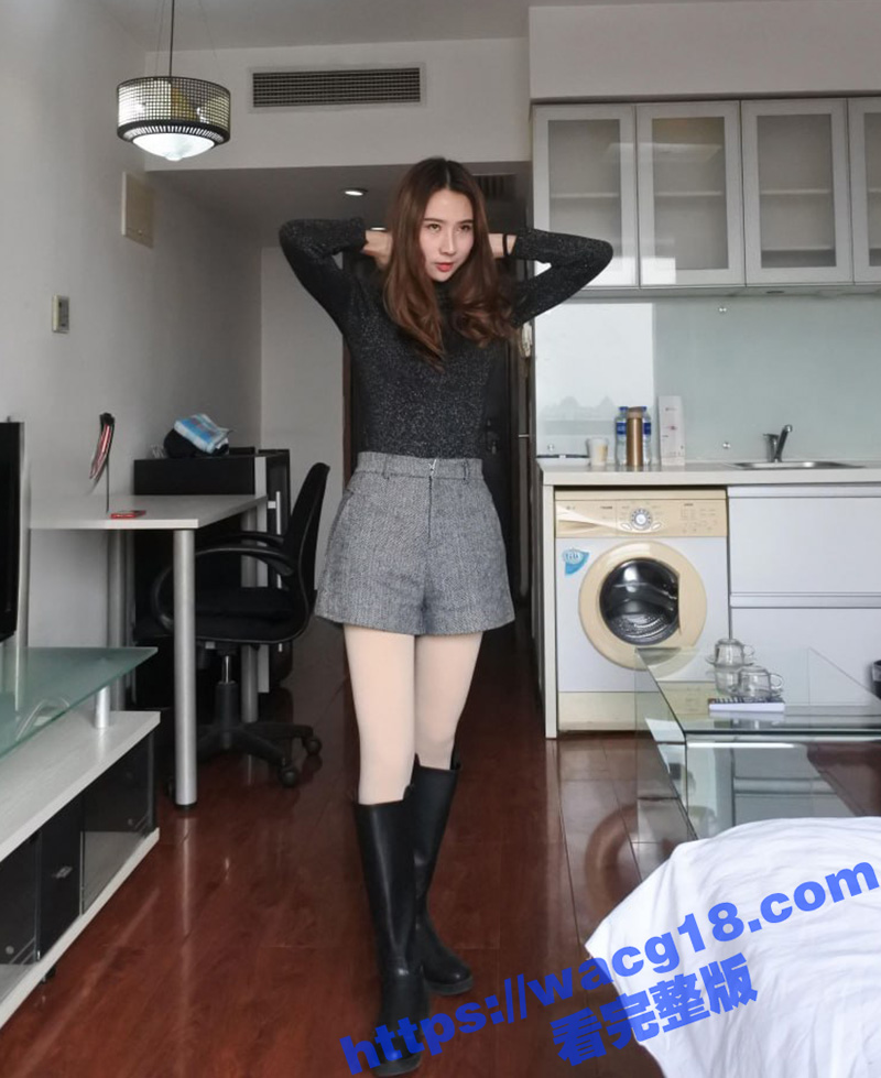 模特嫂子在家做瑜伽 趁大哥出差扒光嫂子 后入白嫩翘臀美穴 让嫂子彻底变成骚母狗