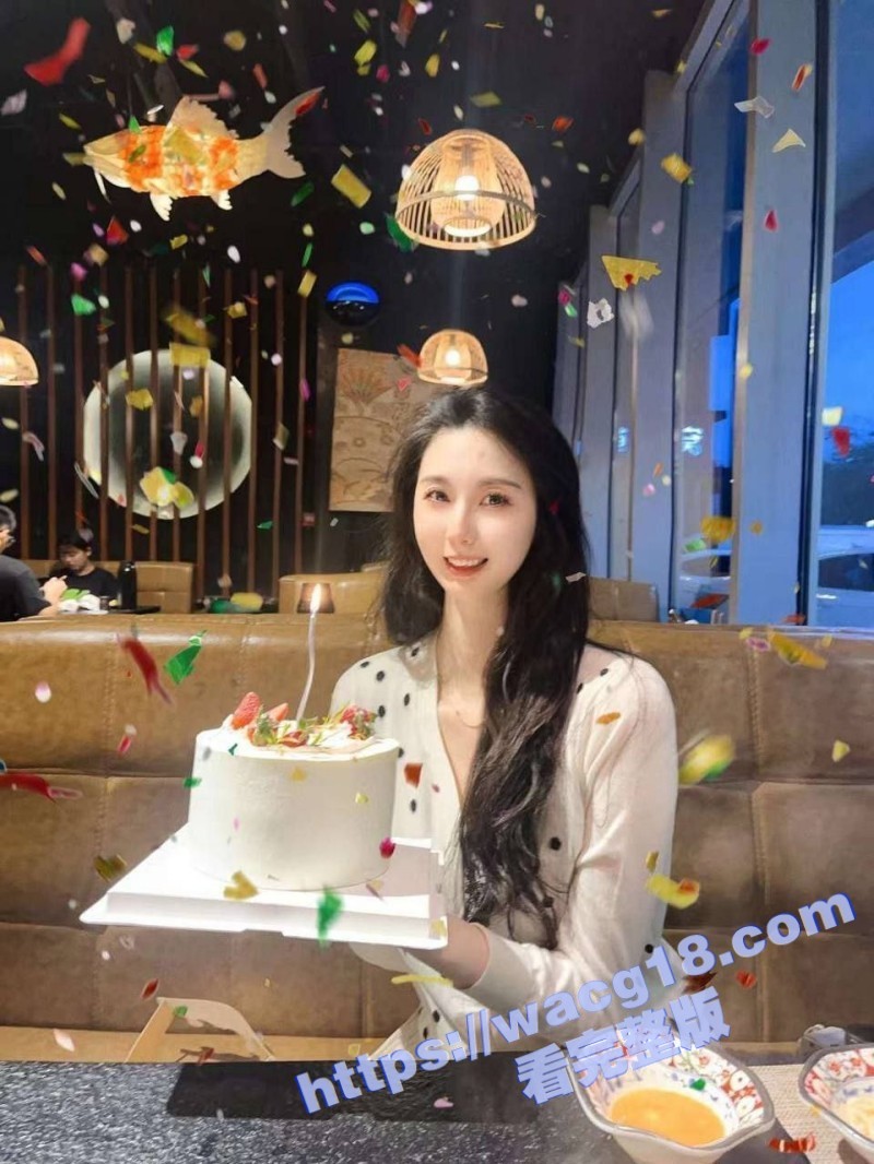 顶级身材高颜值眼镜美少女 道具自慰高潮喷水 猛烈抽插粉鲍反差感十足！