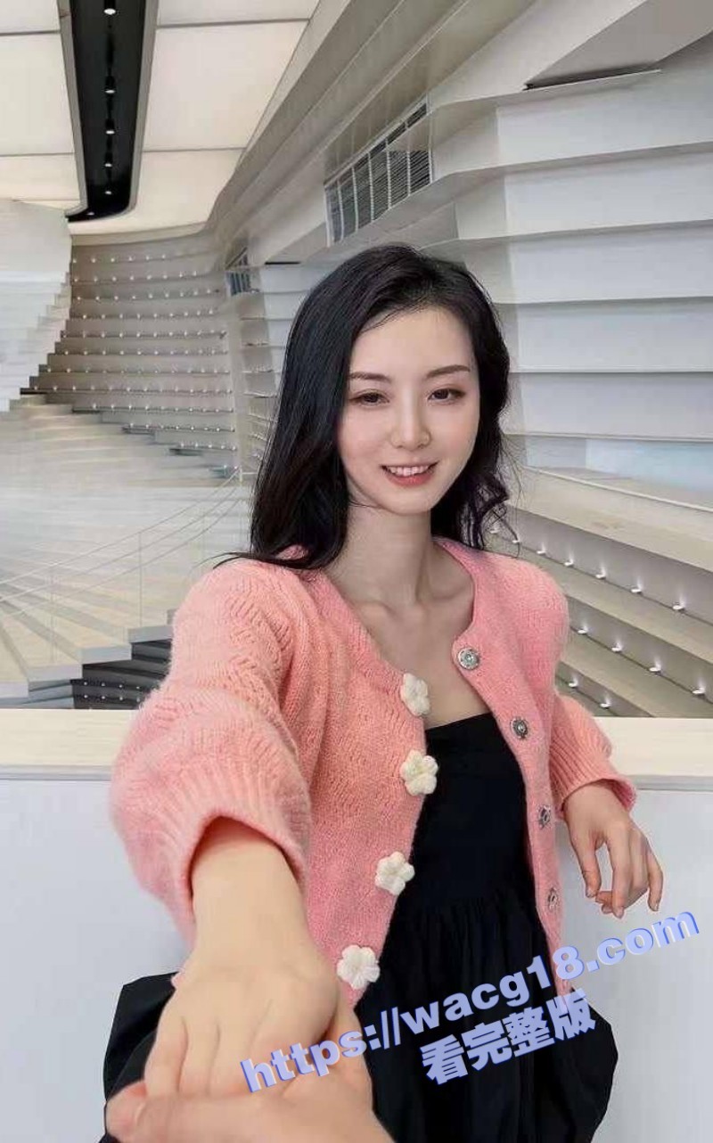 顶级身材高颜值眼镜美相关图片