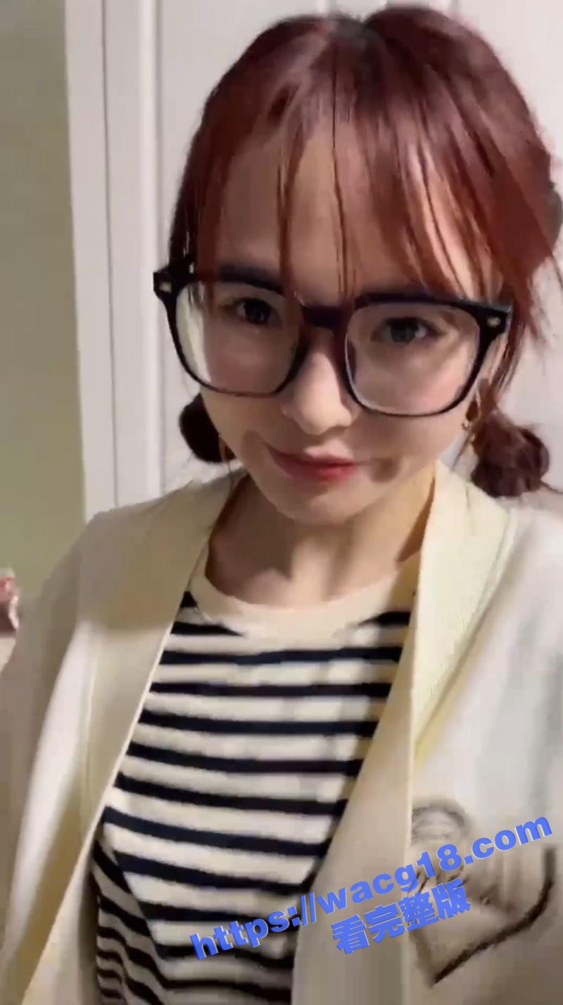 武昌技术学院眼镜反差婊 李晓萌不雅视频流出！被男友用炮机疯狂抽插调教 骚穴淫水横流！