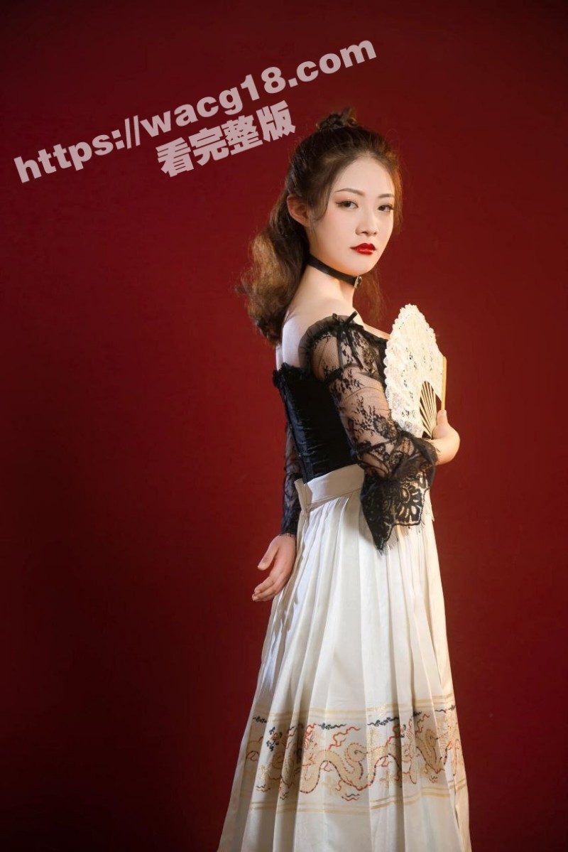 福建漳州已婚人妻周雅闻 不雅自拍流出！反差巨乳少妇 隔着丝袜自慰震穴 阴唇肥美至极！