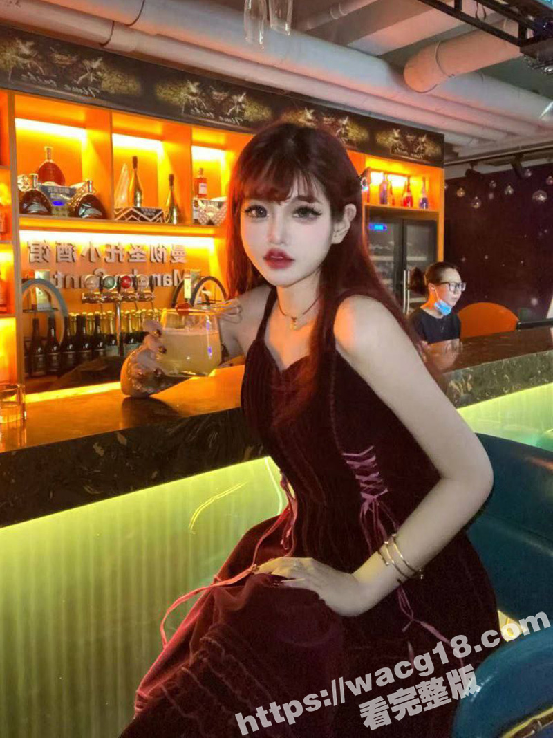 约炮照骗骚逼 虽然颜值差了一些 但身材还是没骗人的 大奶细腰美腿白嫩 摸着的确很爽