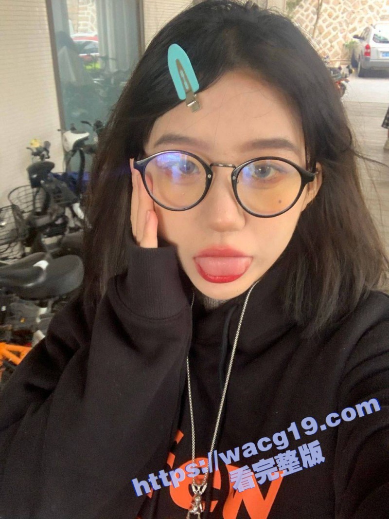 微博网红伊伊子激情自慰！双峰挺拔圆润 紧窄玉穴冒淫水自带光泽 极品身材肥而不腻！