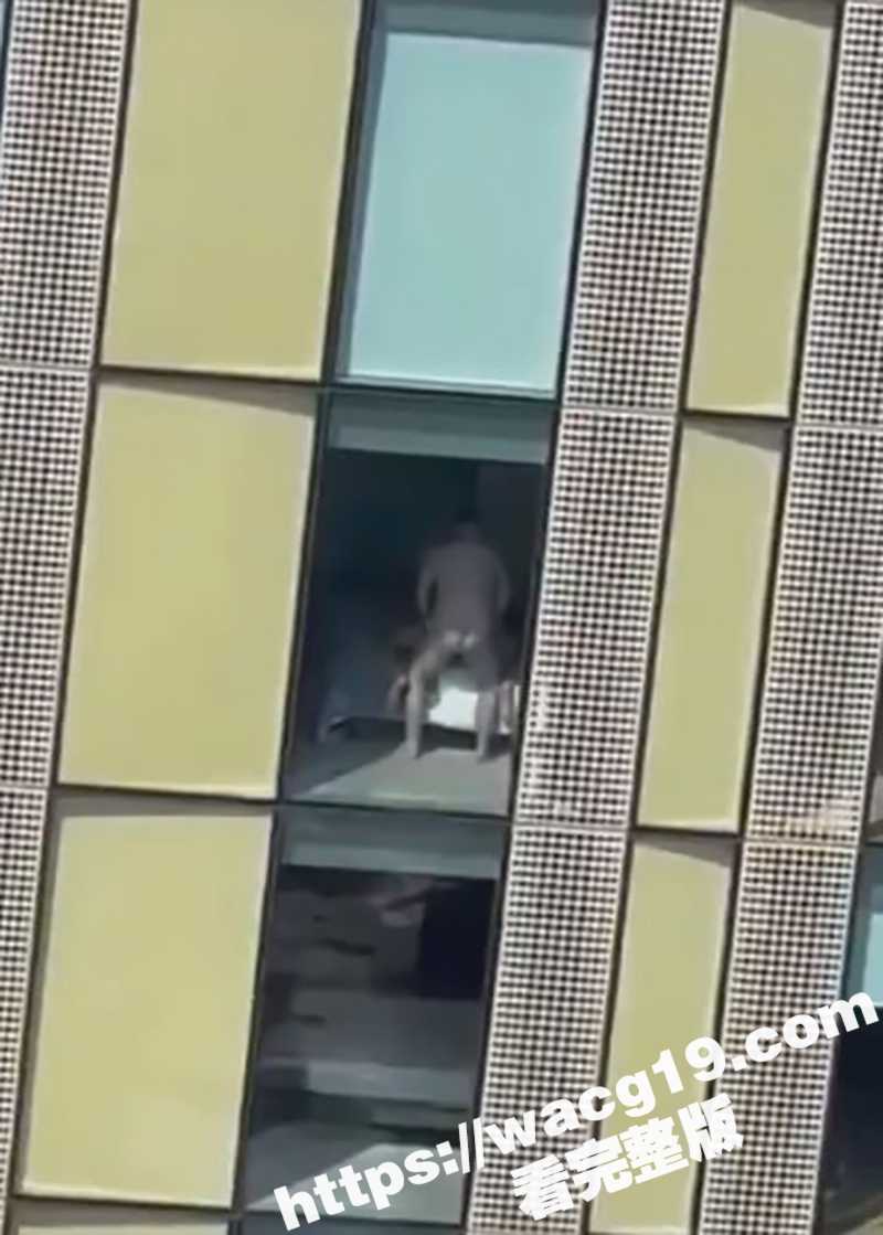 火爆外网的偷拍视频 相关图片
