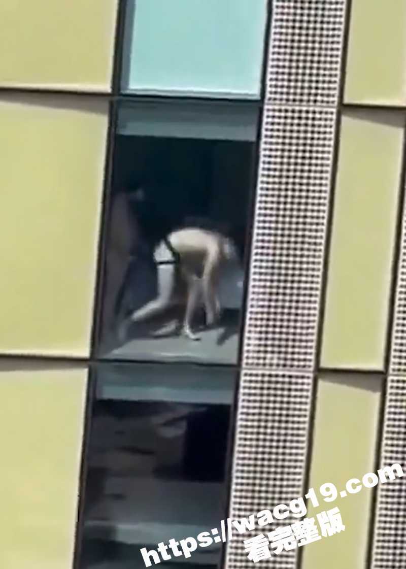 火爆外网的偷拍视频 相关图片