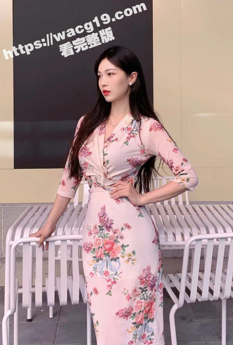 优雅气质尤物御姐 碎花裙小骚货 性感高跟挑逗肉棒 骑乘抽插 每一次都顶到深处 魅惑呻吟令人血脉喷张！