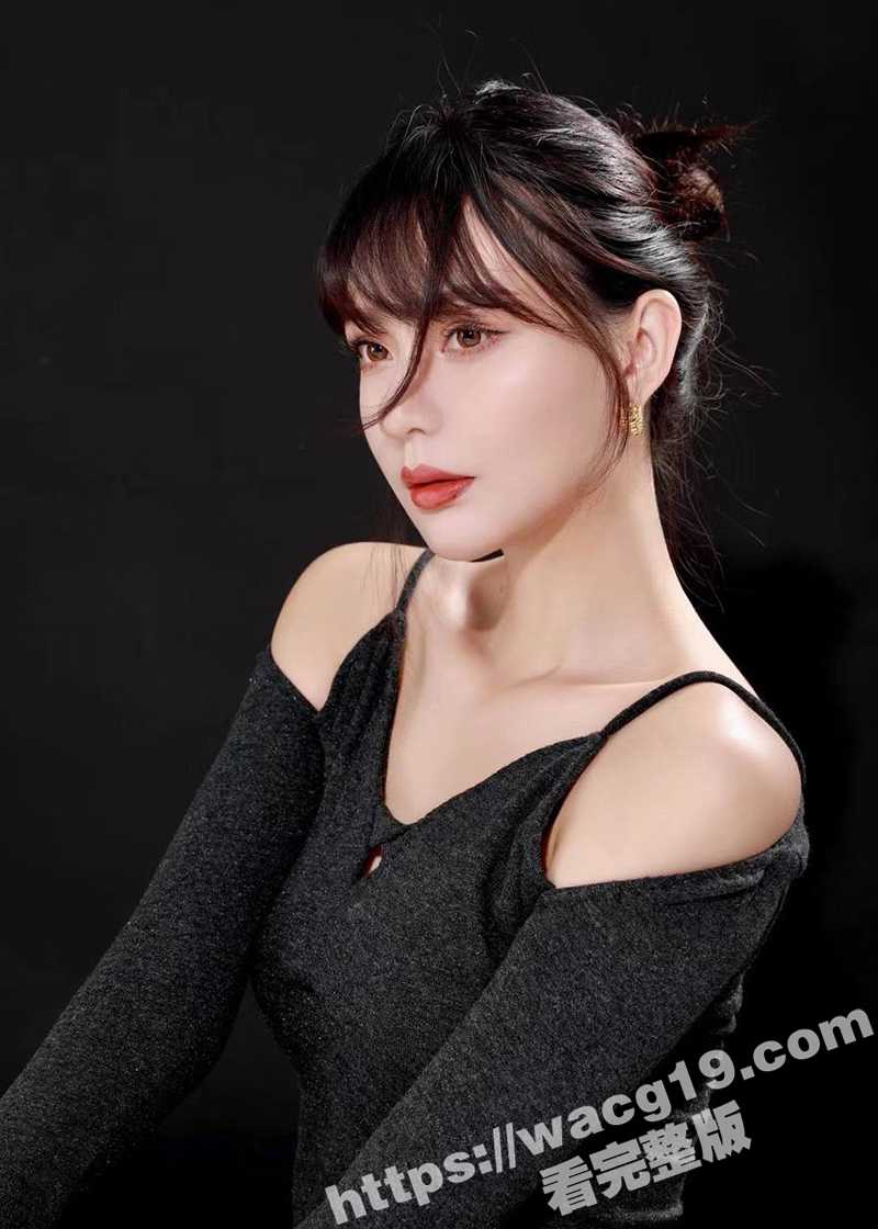 海南大学法学院 石佳萱人前高冷女神 人后竟是欲求不满的婊子！黑丝下疯狂榨汁的骚浪小穴被大屌征服！
