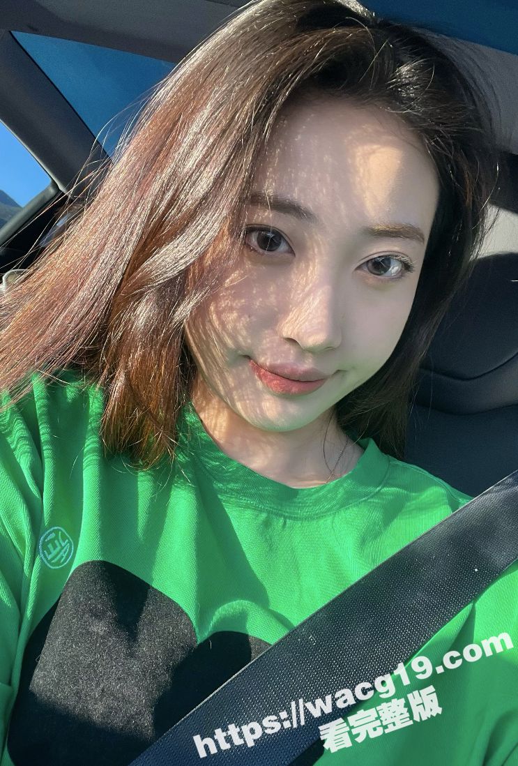 性感尤物学姐禁欲两个月 我刚回公寓就扑上来 后入狂顶蜜臀 小穴紧得让我遭不住 直接射爆在她脸上！